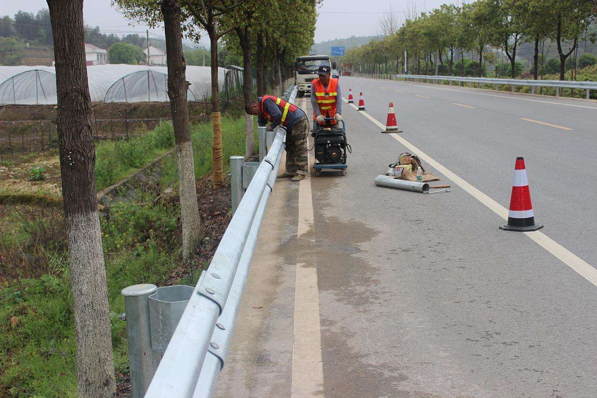 公路波形護(hù)欄平時應(yīng)該怎么維護(hù)呢？