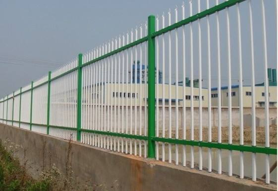 道路鐵藝護(hù)欄安裝定做哪家好？