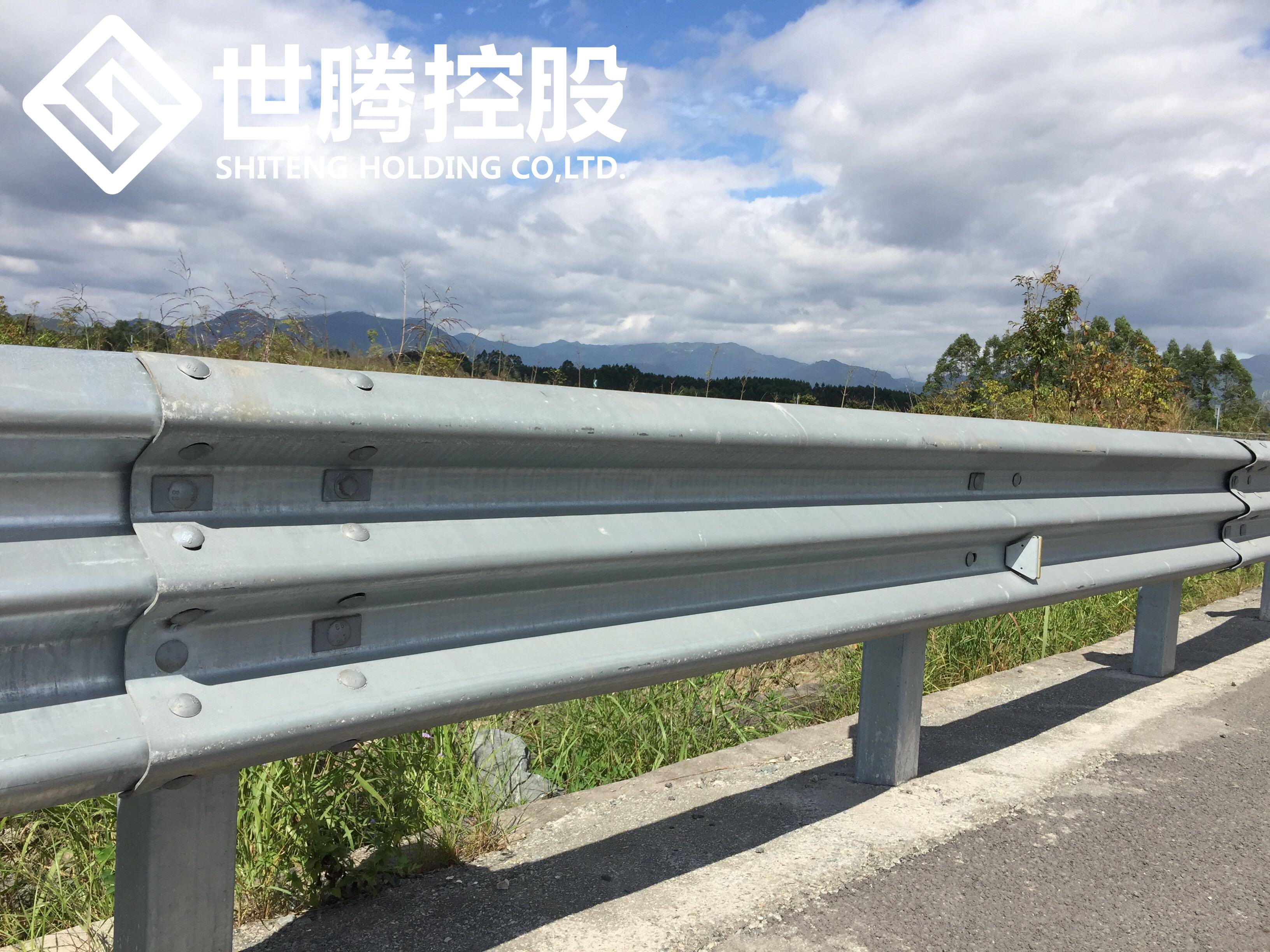 應(yīng)該如何進(jìn)行規(guī)范化設(shè)置道路護(hù)欄？